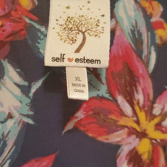 Beautiful Floral cardigan - Picture 3 of 4